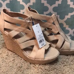 Brand New!! Merona size 9 1/2 taupe heeled wedge